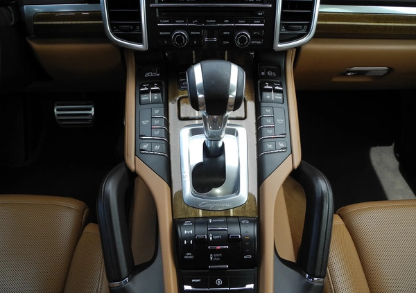 Porsche Cayenne cena 204999 przebieg: 222000, rok produkcji 2014 z Kalisz Pomorski małe 277